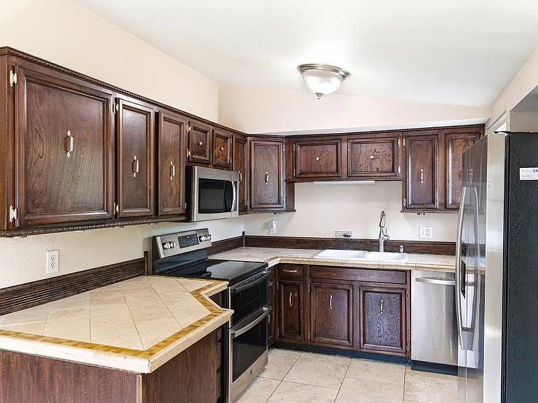 429 S Miller St — Photo 8