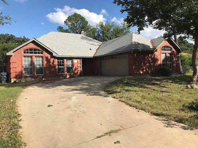 3 bed, 1856 sqft, $2,000 — Photo 2
