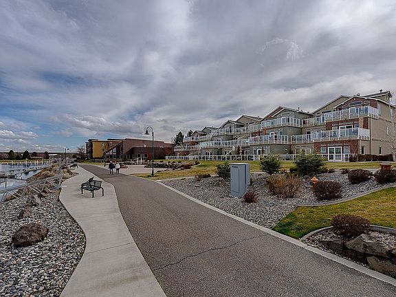 5th image of 386 Columbia Point Dr