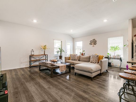 3rd image of 6233 Ballenger Rd