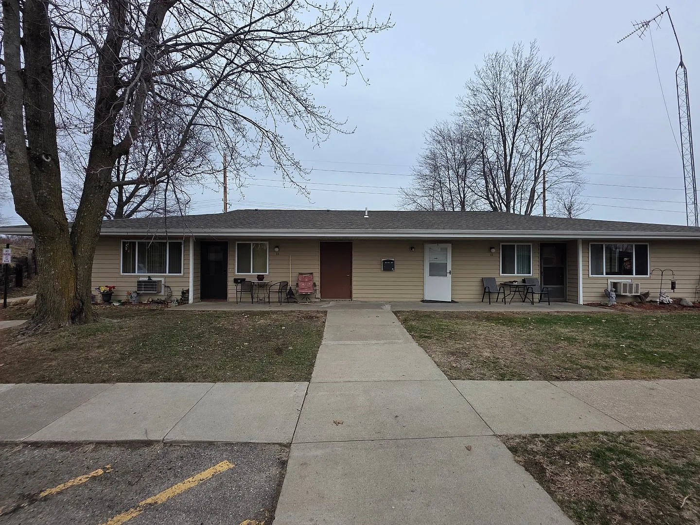 1409 Belle Plaine — Photo 1