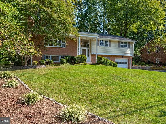 Lovely sunny front yard, mature landscaping