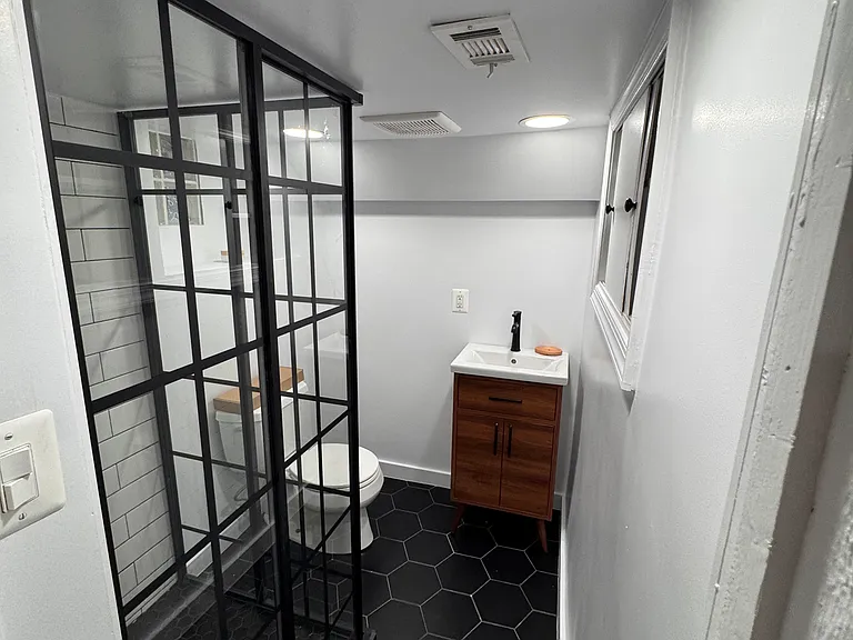 503 Columbia Rd NW #B — Photo 9