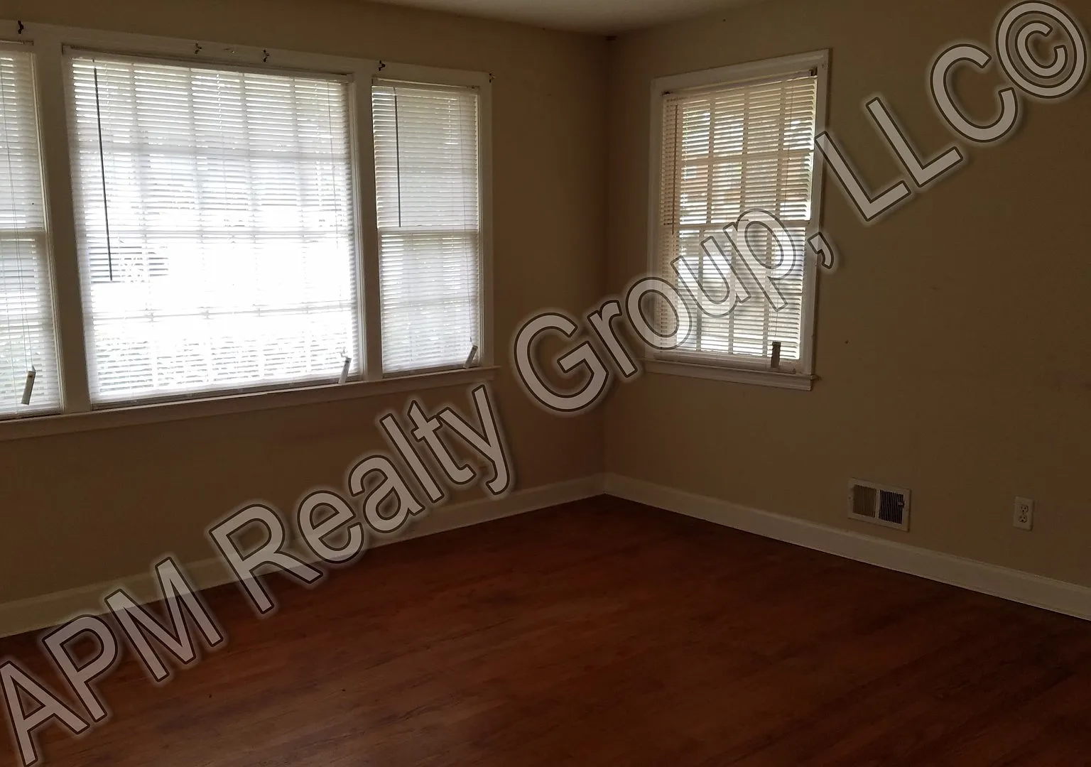 Cute Brick Home Zoned for Irmo Schools — Photo 3