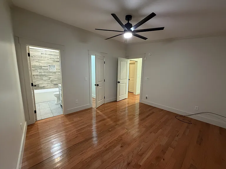 710 Carson St — Photo 13