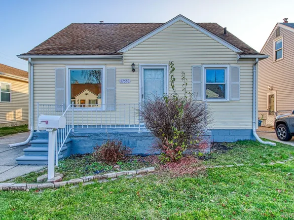 27550 Garfield St, Roseville, MI 48066