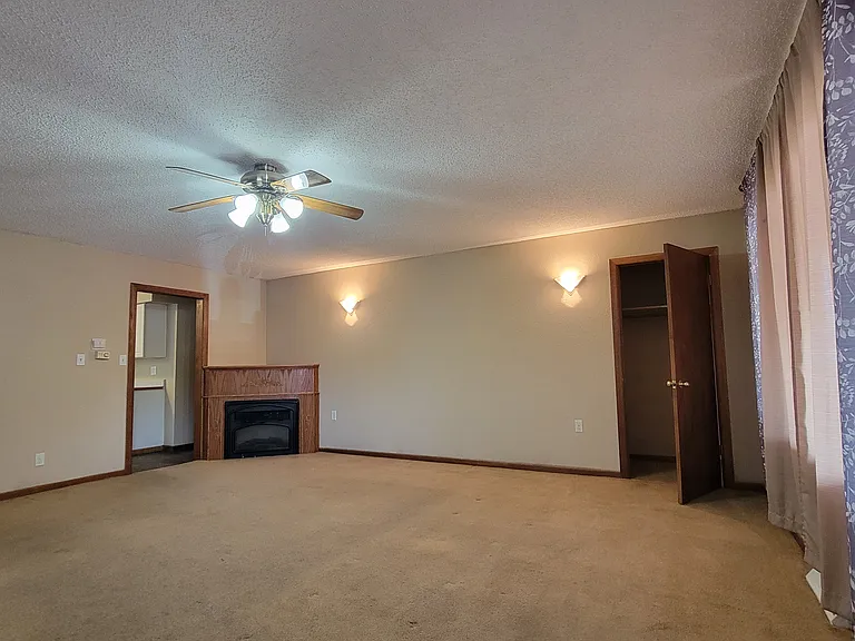 2348 E Walnut St — Photo 10