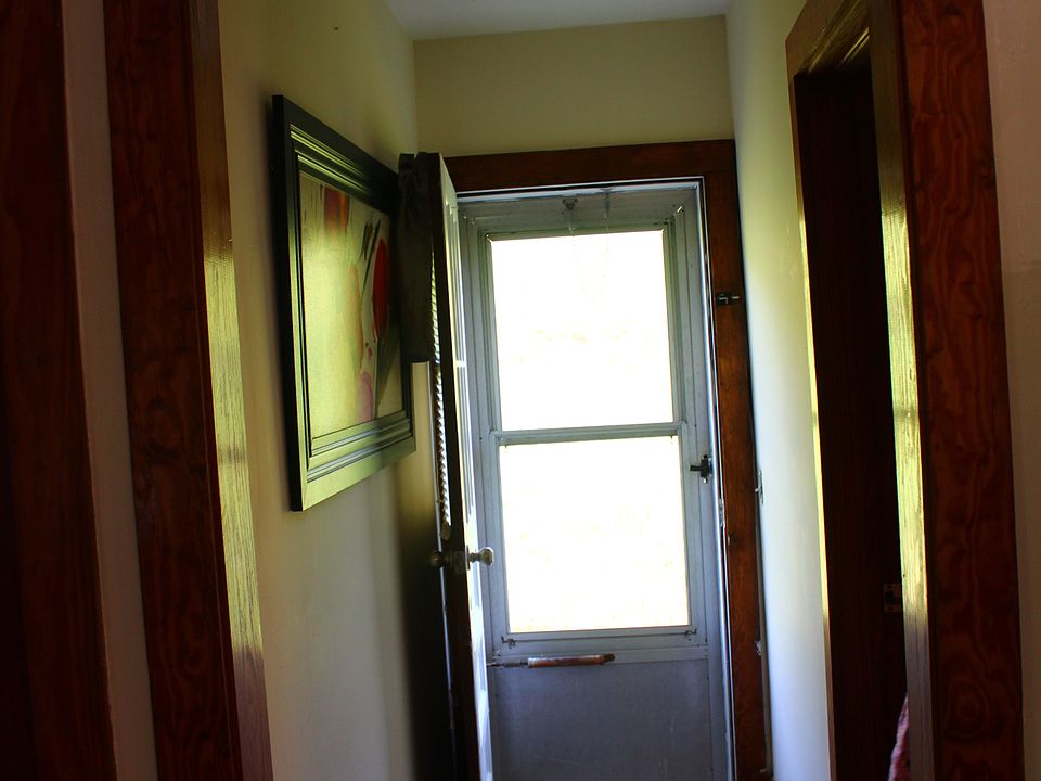1st image of 904 Blue Springs Rd