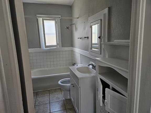 4th image of 323 11th St NW APT 5