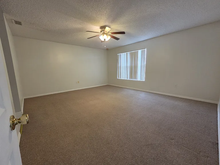 330 Aldershot Ct — Photo 26