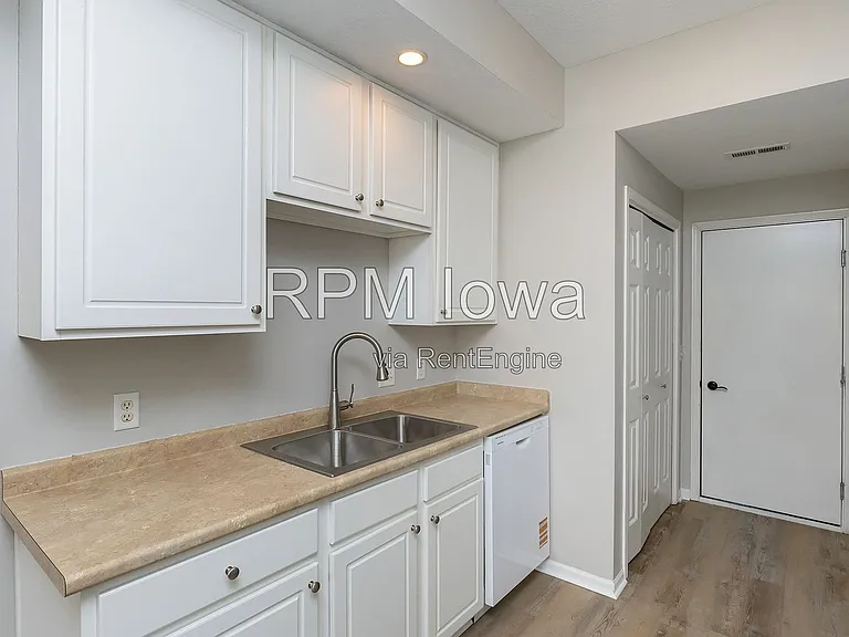 1108 NE 7th Ln — Photo 11