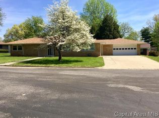 4 Terry Dr, Jacksonville, IL 62650