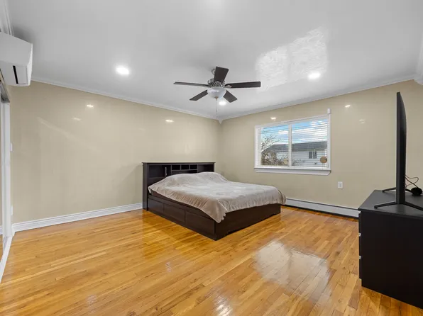 2924 Gerritsen Avenue image 18 of 25