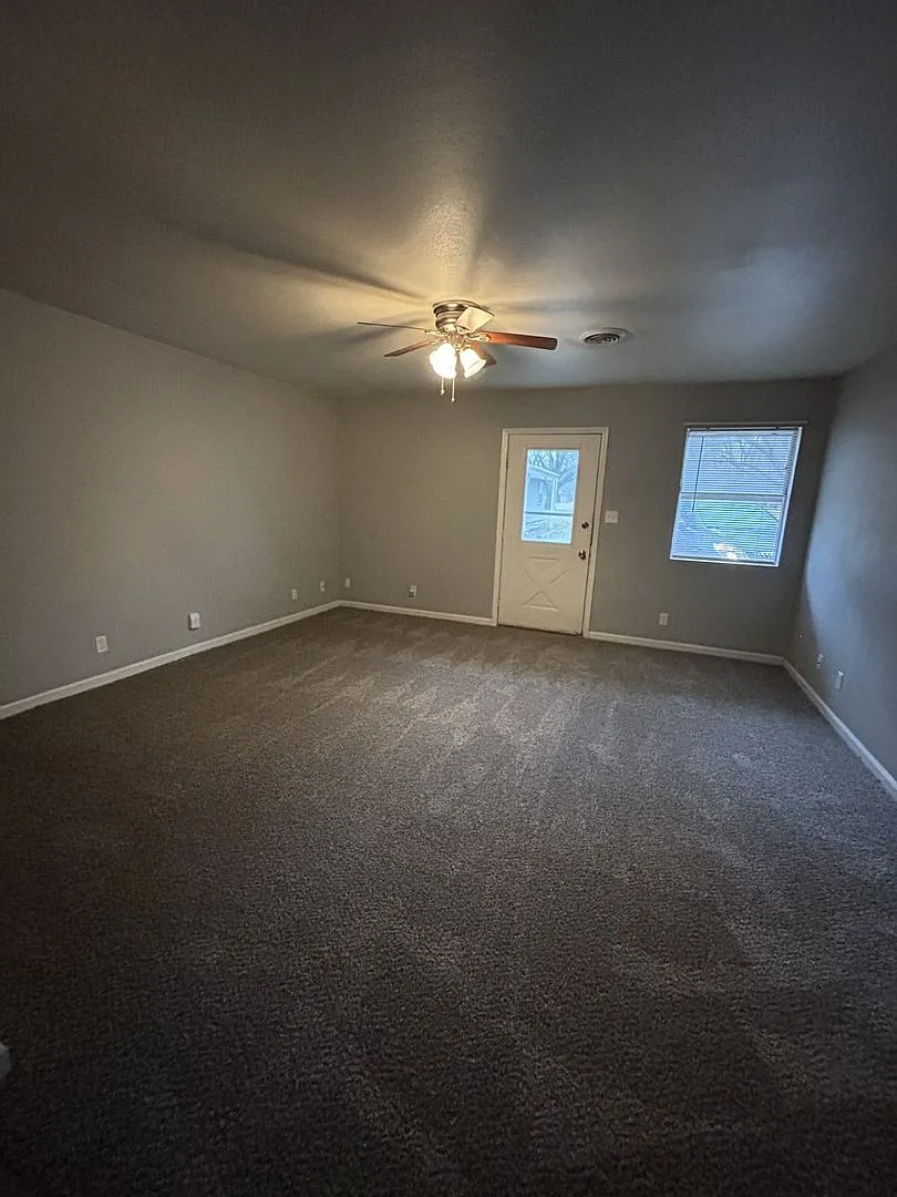 1301 E 9th Duplex — Photo 2