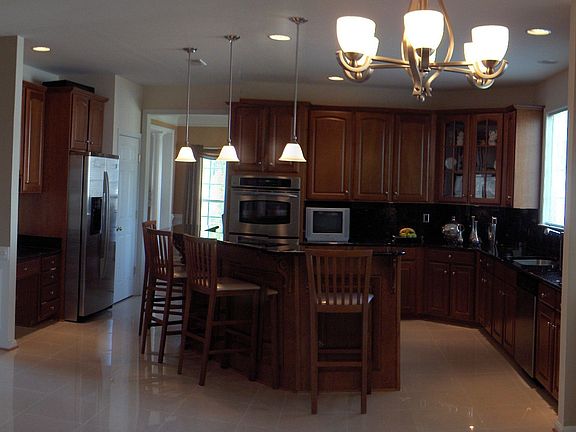 Gourmet Eat-in Kitchen