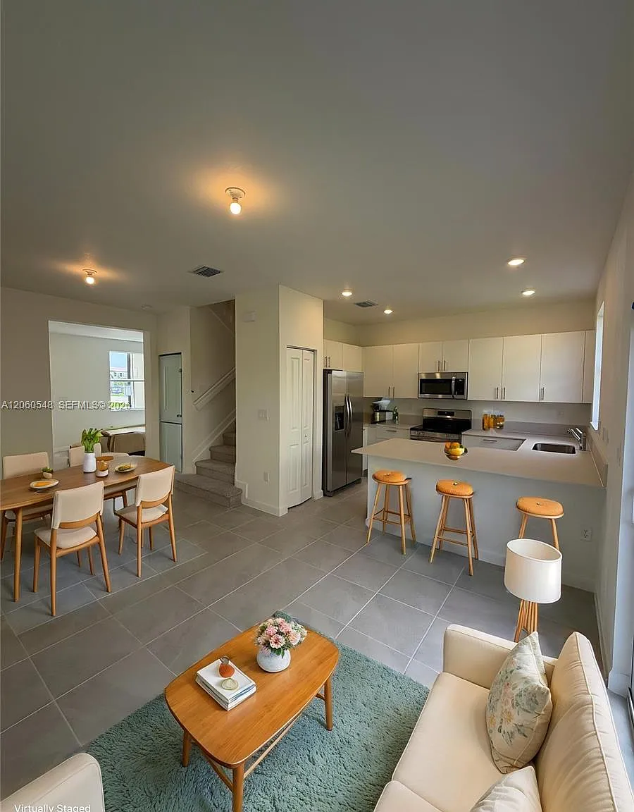 3 bed, 2.5 bath, $2,400 — Photo 4
