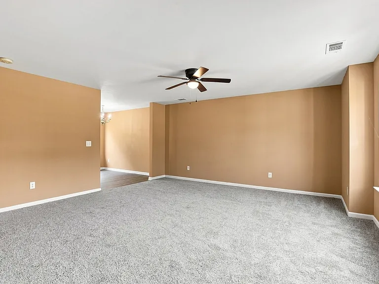 926 Oakshire Cir — Photo 5