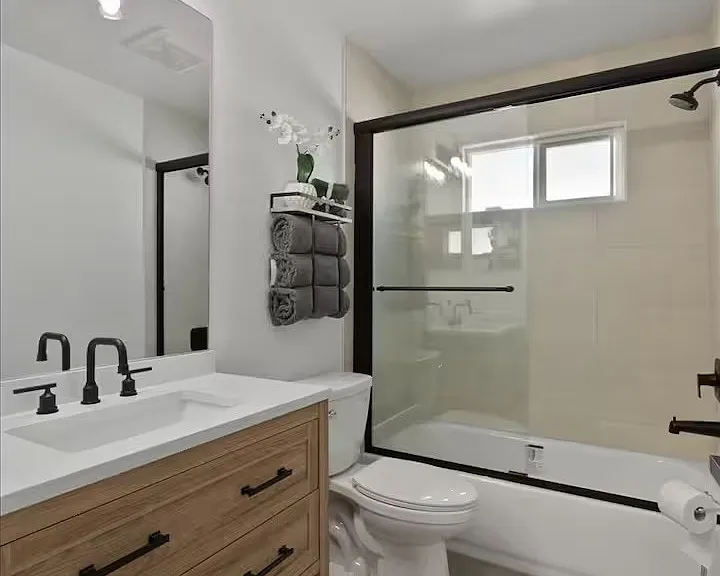 718 N Claudina St — Photo 3