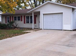 423 S Park Blvd, Streamwood, IL 60107