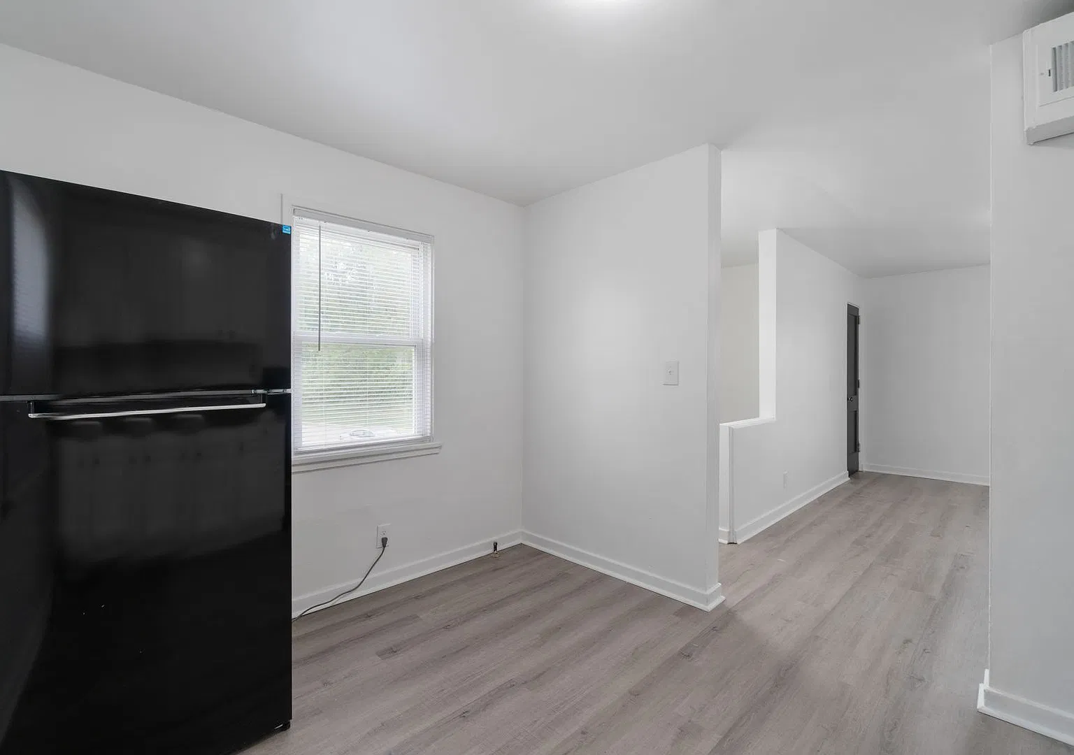 Coming Soon: 1BR Townhome in Scenic Hills - Midland, PA. Apply Now and Secure this unit! — Photo 2