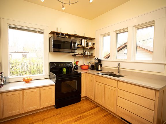 4th image of 1713 Rainbow Ave