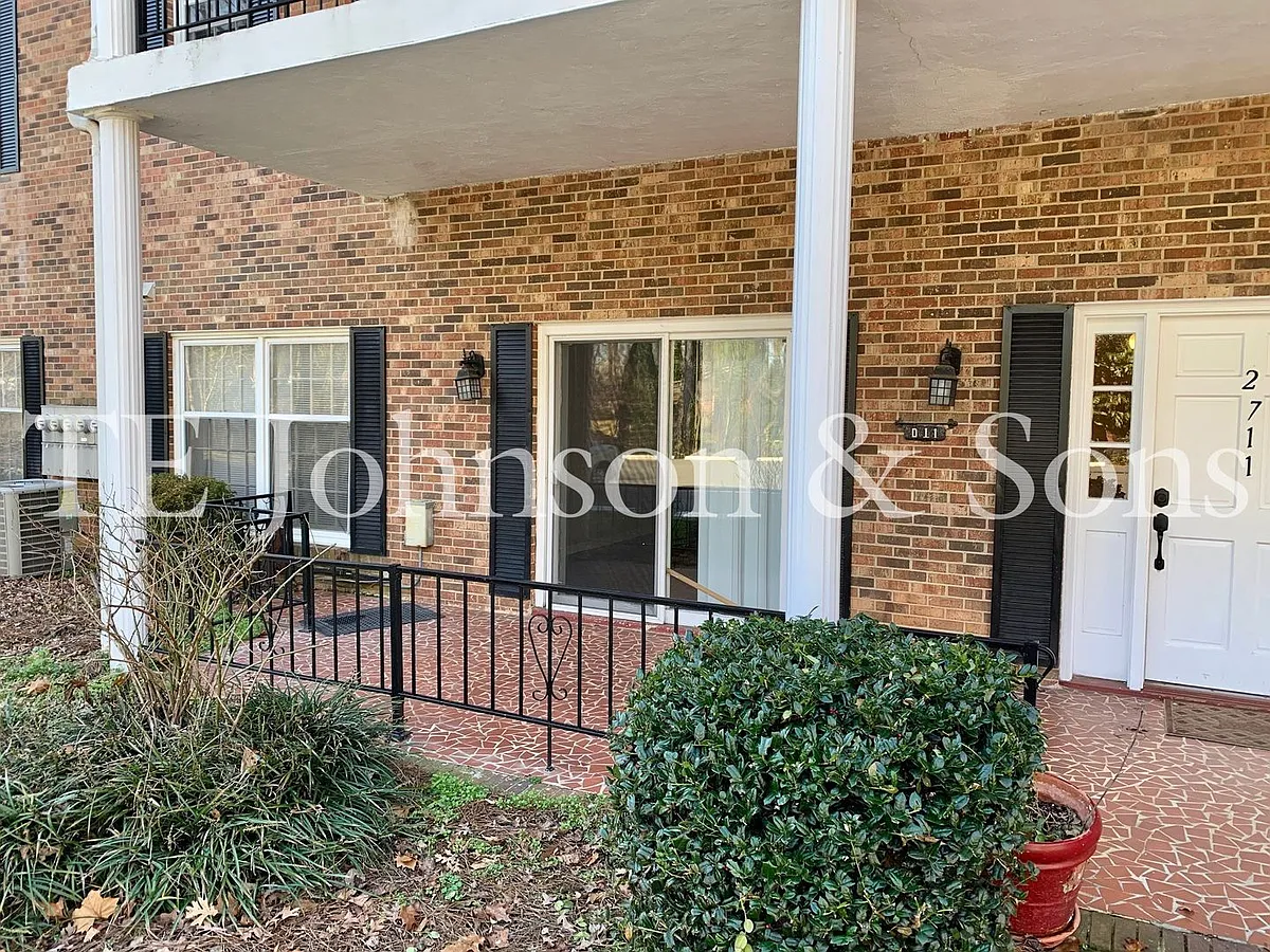 Building Photo - 2711 Reynolda Rd #D11