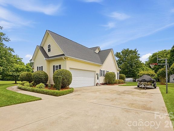 2nd image of 258 Glenwood Dr