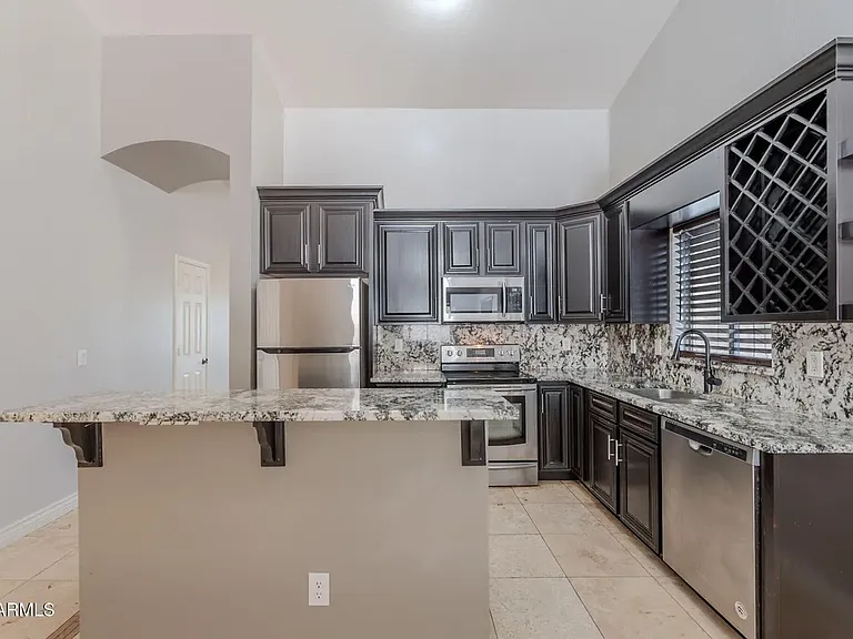 365 W Settlers Trl — Photo 3
