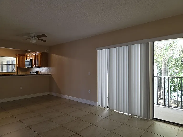 1542 Lake Crystal Dr #H — Photo 21