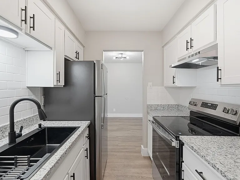 South Crest Apartments — Photo 95