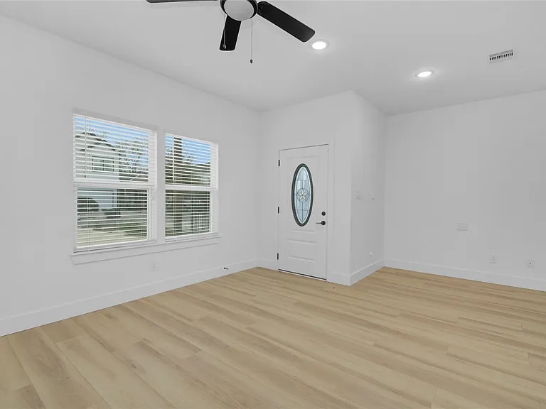 8410 Sunnyhill St — Photo 7