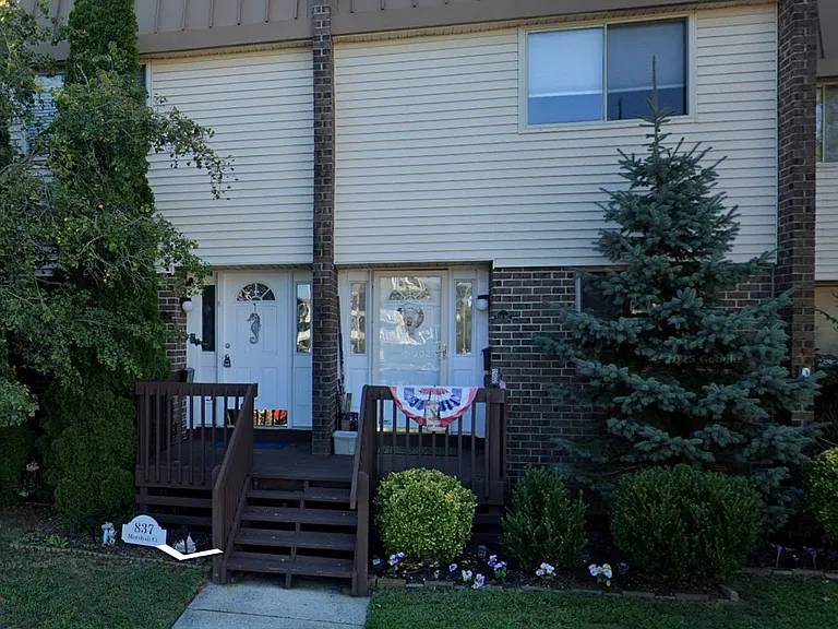 838 Marshall Ct — Photo 2