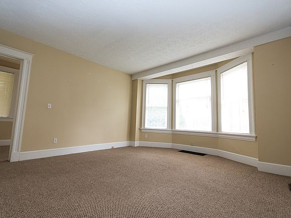 4th image of 3870 Mount Vernon Ave #1