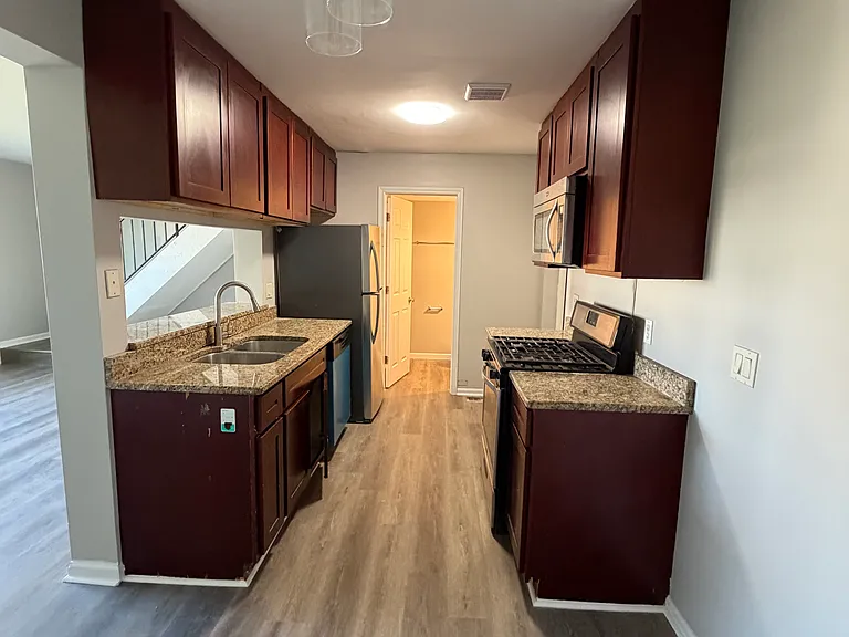 336 Somerset Ln — Photo 3