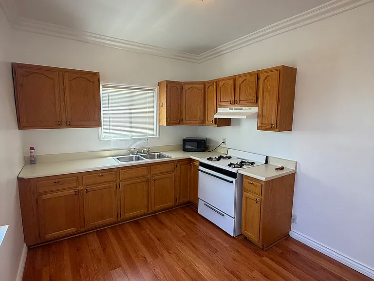 1010 Allen Ave #C — Photo 9