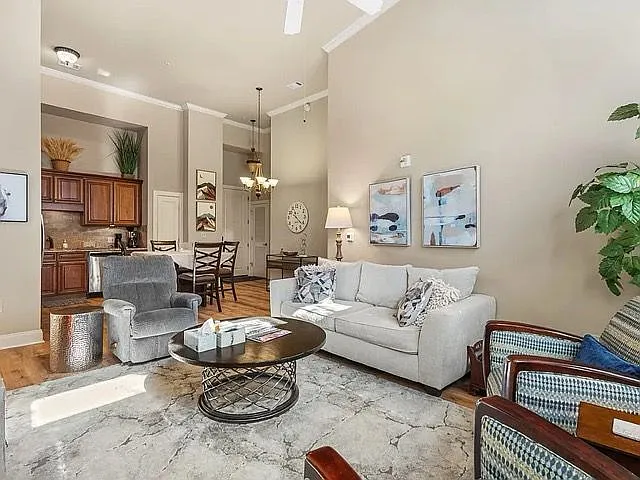445 W Blount Ave #102 — Photo 12
