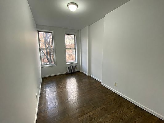 3rd image of 133 Wyckoff Ave #2R