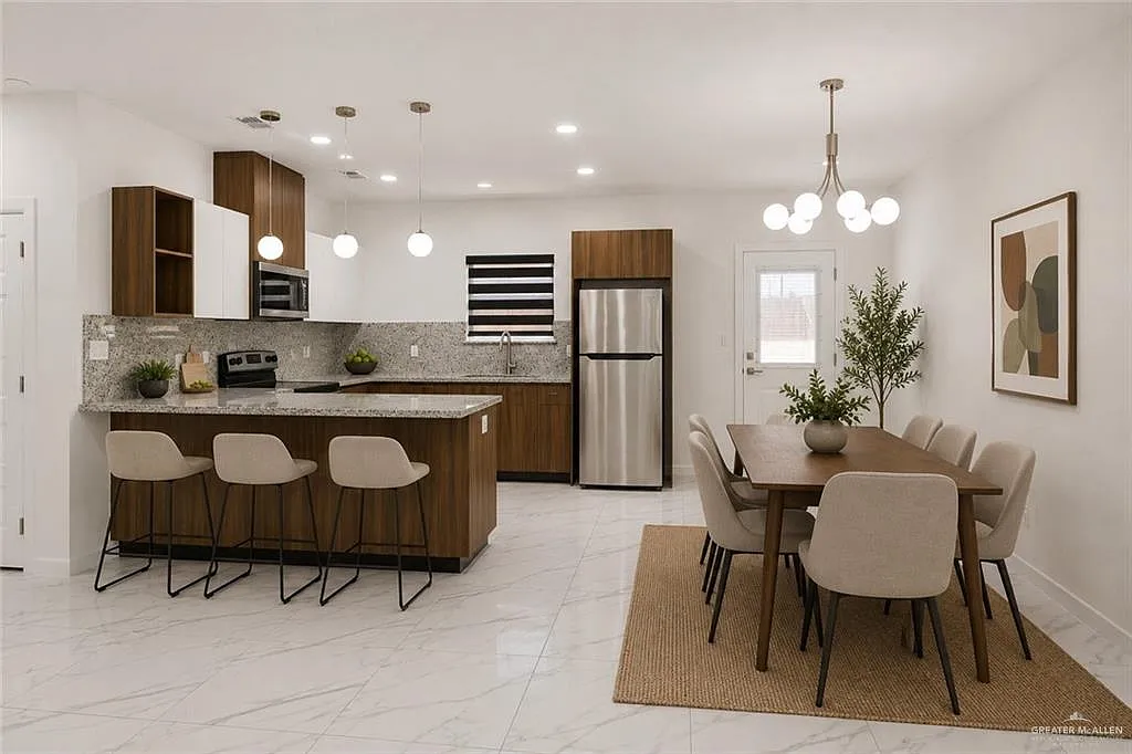 2 bed, 2.0 bath, 1015 sqft, $1,250 — Photo 3