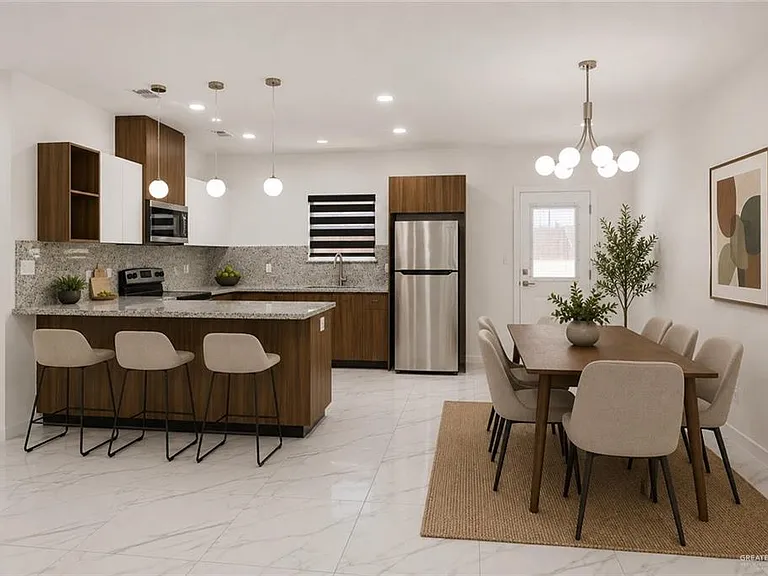1301 Rosewood Ln #1 — Photo 3