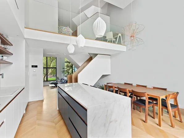 42 Sharon St, Brooklyn, NY 11211