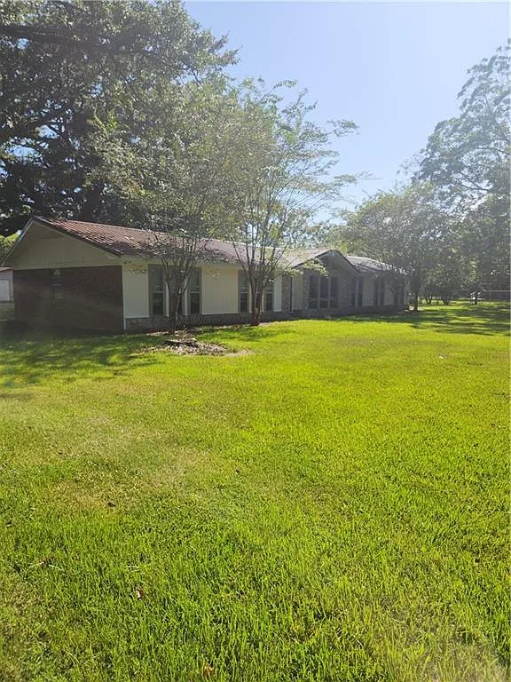 3 bed, 2.0 bath, 1612 sqft, $1,850 — Photo 1