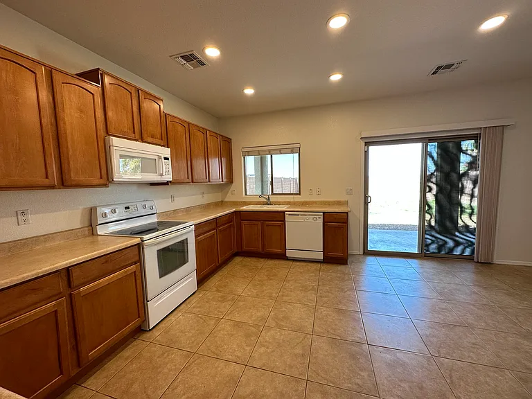 21372 N Sunset Dr — Photo 6