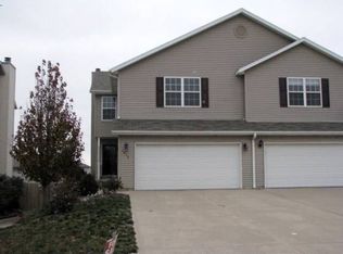 2818 Gill St, Bloomington, IL