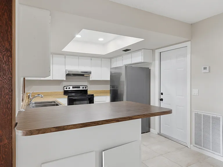 14505 Farm Hills Pl — Photo 1