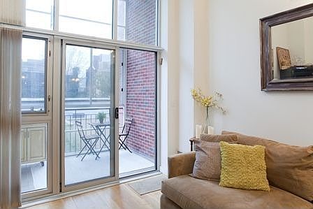 151 Manhattan Living Room