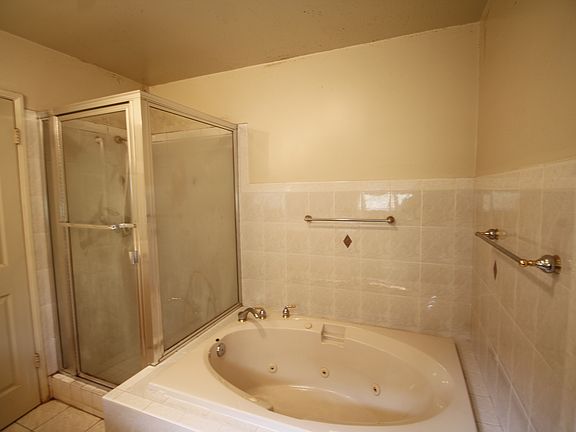 3rd image of 310 Bloom Dr