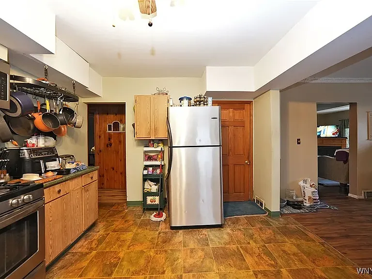 2546 N Forest Rd — Photo 8