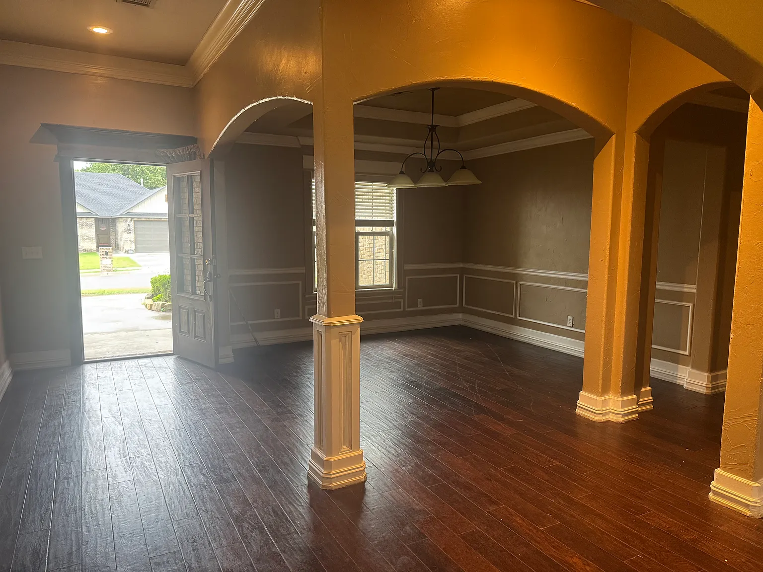 3 bed, 2008 sqft, $2,250 — Photo 4