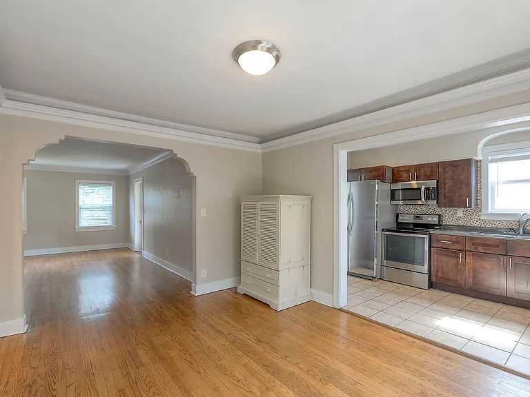 421 E Meyer Blvd — Photo 8