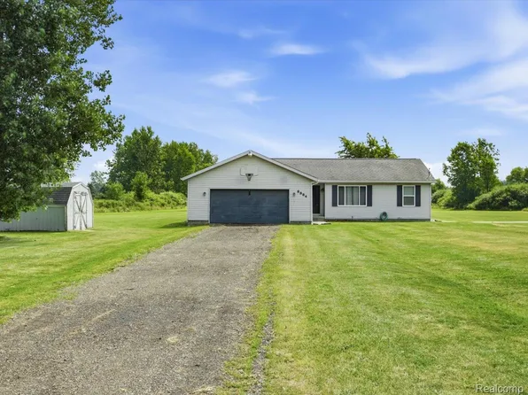 8884 Kilgore Rd, Avoca, MI 48006